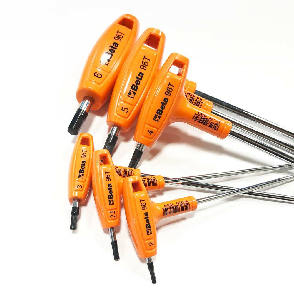Beta 96T/S6 T型ヘキサゴンレンチセット。オレンジTハンドル。縦方向ロング軸、横方向ショート軸のダブル構造。サイズ2・2.5・3・4・5・6mmの6本組。壁掛け可能。