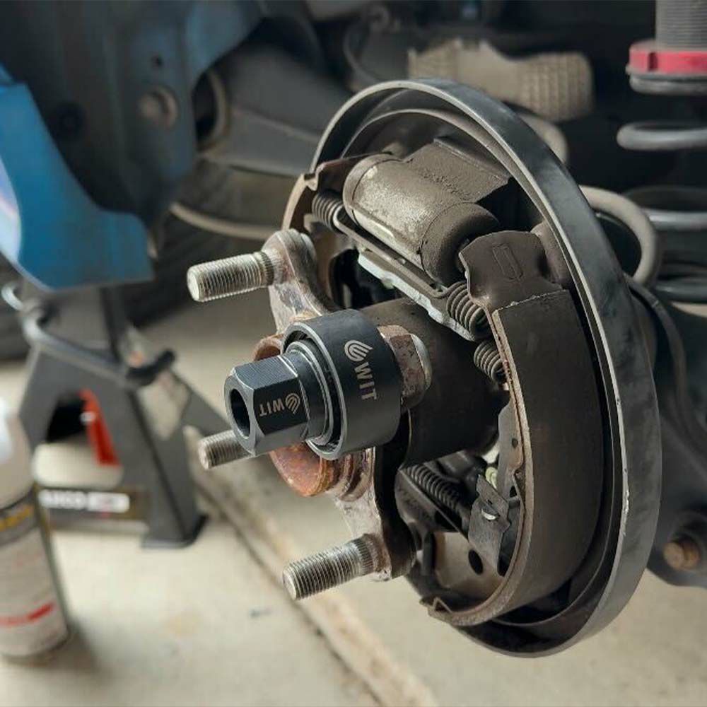 ラチェットやインパクトで簡単・確実にハブボルトを圧入できる専用工具